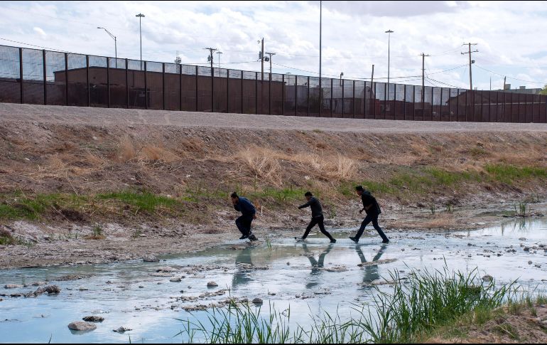 El tráfico humano sólo es posible por corrupción a ambos lados de la frontera. XINHUA/D. Peinado