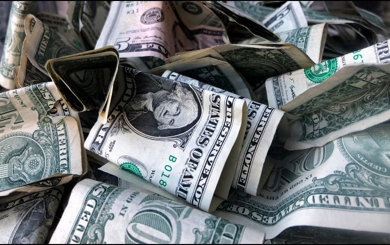 Por su parte, el dólar al menudeo se vende en 21.29 pesos en las ventanillas de los bancos. AP / ARCHIVO