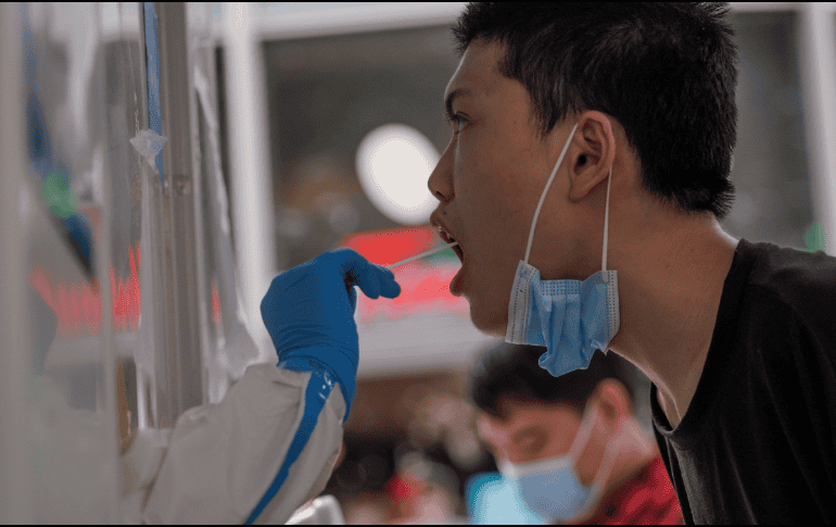 Ante el repunte de COVID en el mundo, la ONU hace un llamado para conscientizar a toda la población. EFE / A. Plavevski