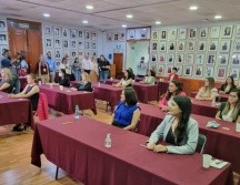 Las aspirantes cuentan con dos horas para contestar el examen escrito, posteriormente responderán preguntas sobre el ensayo que presentaron. EL INFORMADOR / R. Rivas