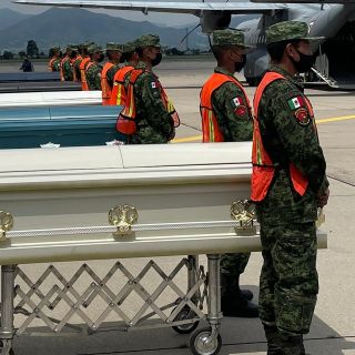 Texas: Arriban a México los cuerpos de ocho migrantes fallecidos en tráiler abandonado