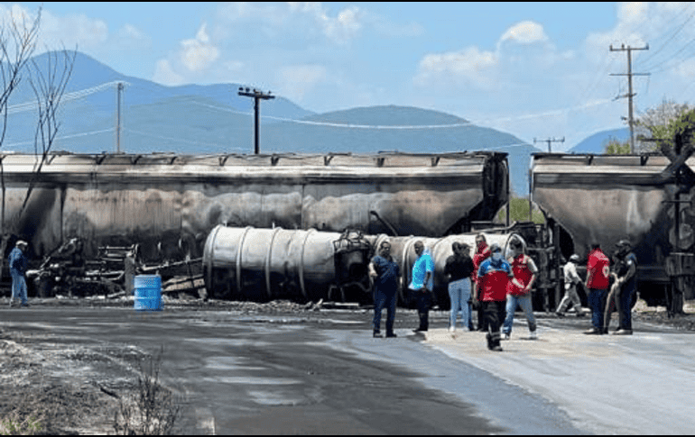 El accidente ocurrió en el libramiento Naciones Unidas a su cruce con la vía del tren, donde una pipa intentó ganarle el paso y terminaron chocando. SUN
