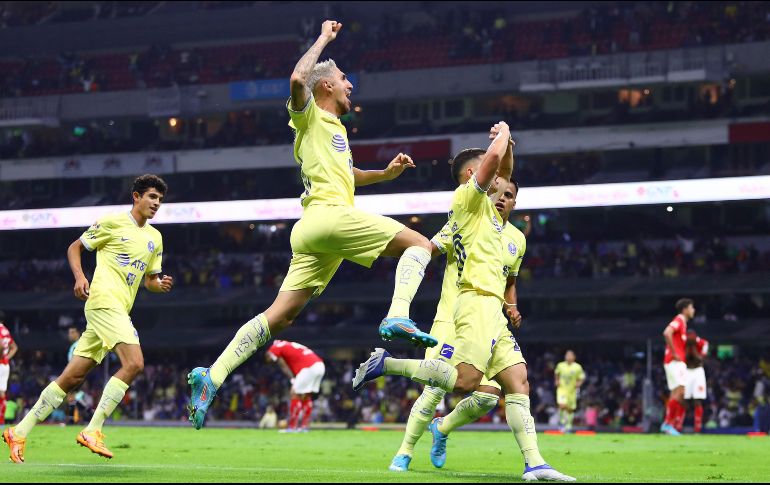 Richard Sánchez prendió la pelota detrás de los tres cuartos de cancha para clavarla en el ángulo superior derecho de Volpi. IMAGO7/A. Suárez
