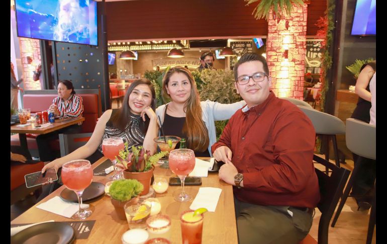 Miroslava Alfaro, Patricia Aguilar y Luis Figueroa. GENTE BIEN JALISCO/Antonio Martínez