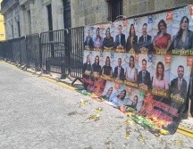 Con huevazos, protestan afuera del Congreso de Jalisco contra verificación vehicular