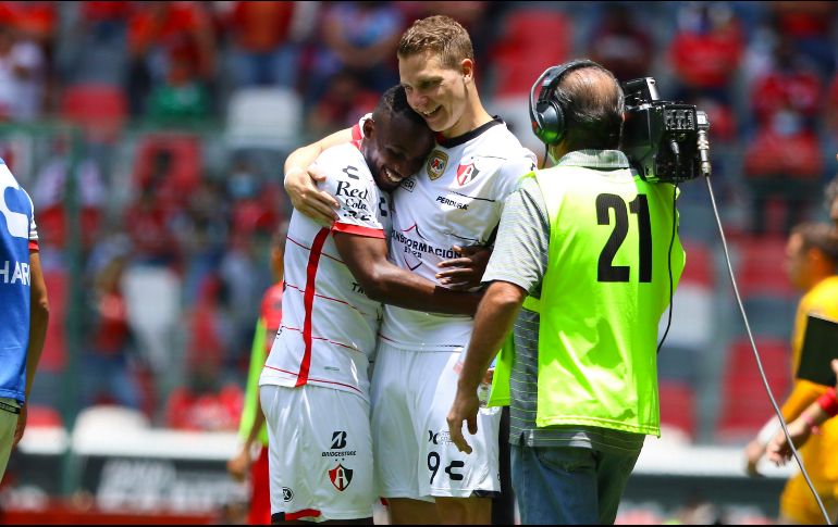 El director técnico del Atlas, Diego Cocca informó que el delantero Julián Quiñones (I) está en condiciones de jugar e incluso de ser titular. IMAGO7