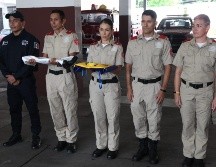 Autoridades destacaron el gran labora de los cuatro bomberos y el policía. EL INFORMADOR / A. Camacho