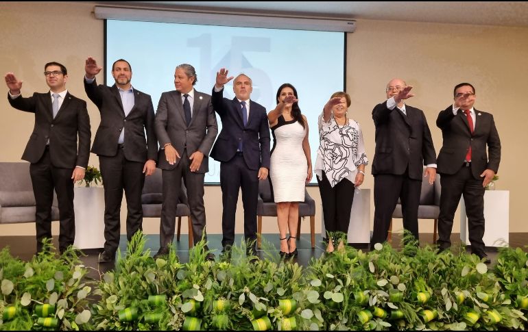 Herrera Vega (blanco) resaltó que se aprovechará toda la plataforma de Expo Guadalajara para diseñar programas y proyectos que coadyuven a la solución de problemáticas sociales. EL INFORMADOR / G. Gallo