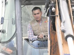 El alcalde de Tlajomulco, Salvador Zamora, visitó la zona en la que se realizan las obras. ESPECIAL