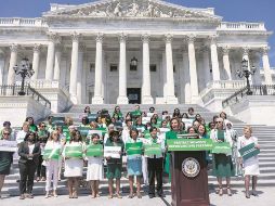 Encabezadas por Nancy Pelosi, representantes demócratas buscarán dar batalla jurídica para asegurar el derecho a las mujeres de Estados Unidos. EFE