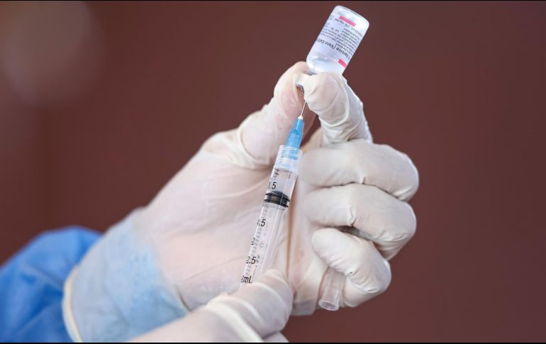 En los ensayos de vacunas no se suele preguntar por los ciclos menstruales o las hemorragias, por lo que este efecto secundario es ignorado o descartado de los estudios. EFE / ARCHIVO