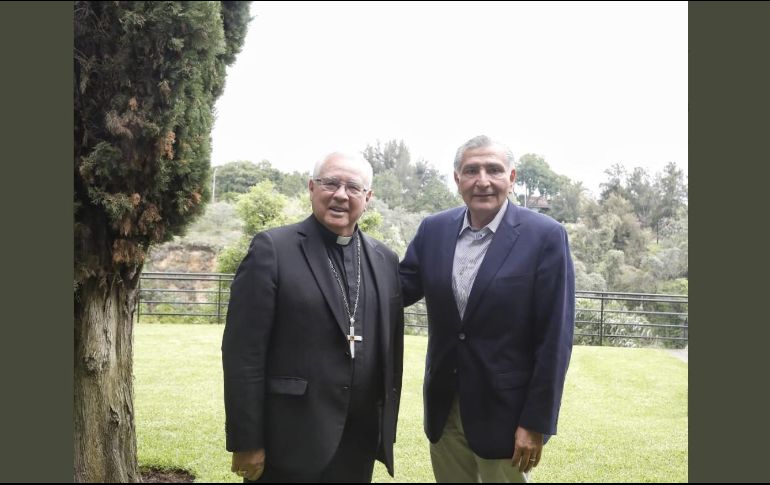 López Hernandéz, en reunión con el cardenal Robles Ortega, quien hace unas semanas denunció la presencia de retenes de la delincuencia organizada en carreteras de la zona norte de Jalisco. TWITTER / @adan_augusto