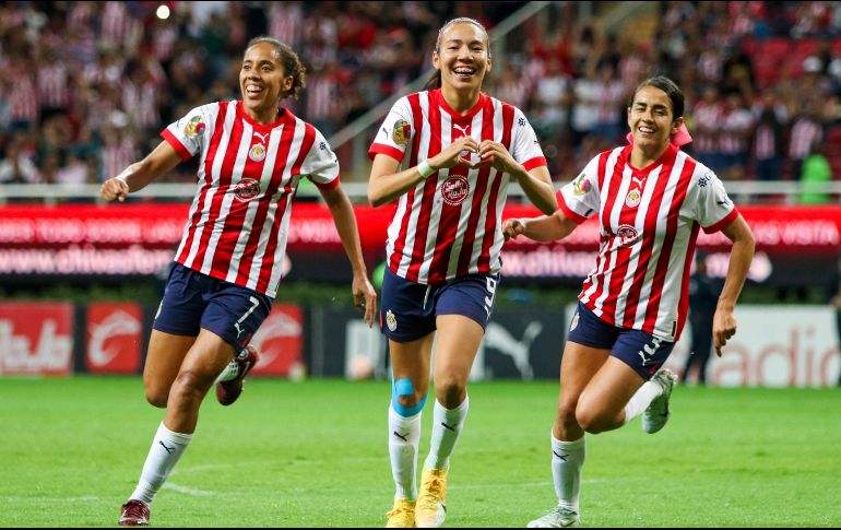 Gabriela Valenzuela celebra su anotación, la segunda de Chivas. IMAGO7/F. Meza