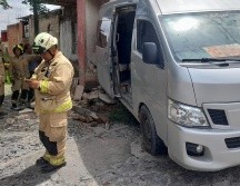 La Nissan Urvan en color blanco con placas JND5973 y que tenía un letrero con letras en color naranja que decía Refugio, tenía toda la pintura de la parte trasera dañada. ESPECIAL