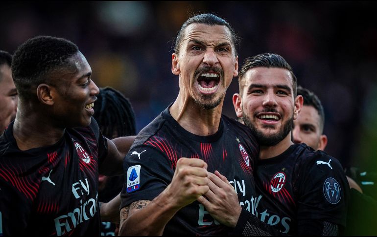 Con esta renovación, Zlatan Ibrahimovic retrasa el momento de retirarse, para después, según algunos medios, convertirse en dirigente en el club 