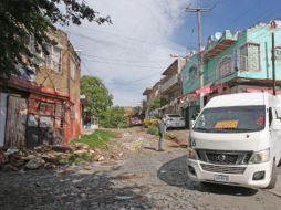 Vecinos consideran que, para que no haya exceso de peso en las camionetas se debería poner un límite de pasajeros y reducir la frecuencia de paso. EL INFORMADOR/A. Camacho