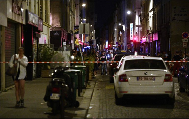 Clientes lograron capturar a uno de los sospechosos, mientras que el otro logró escapar. AFP/C. Archambault