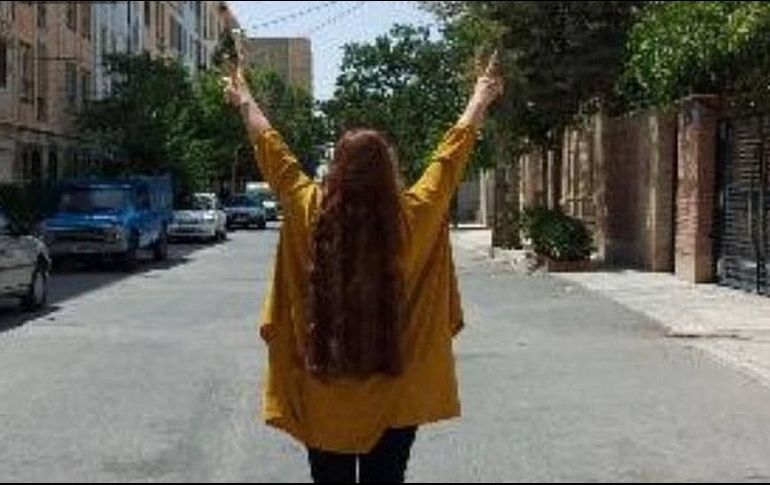 Las mujeres compartieron fotos de sí mismas con la cabeza descubierta.