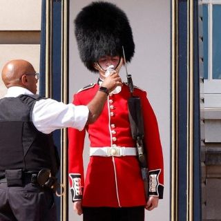 Trenes cancelados y pistas de aterrizaje derretidas: los impactantes efectos de la ola de calor récord en Reino Unido