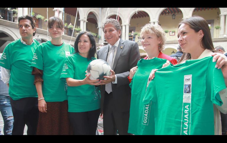 Juan Pablo Etchegaray, Andréa Blanco, Olimpia Cabral, Juan José Frangie, Eliza Al-Laham y Vanessa Pérez. GENTE BIEN JALSCO/Antonio Martínez