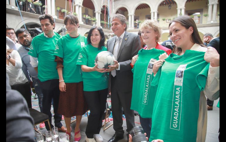 Juan Pablo Etchegaray, Andréa Blanco, Olimpia Cabral, Juan José Frangie, Eliza Al-Laham y Vanessa Pérez. GENTE BIEN JALSCO/Antonio Martínez