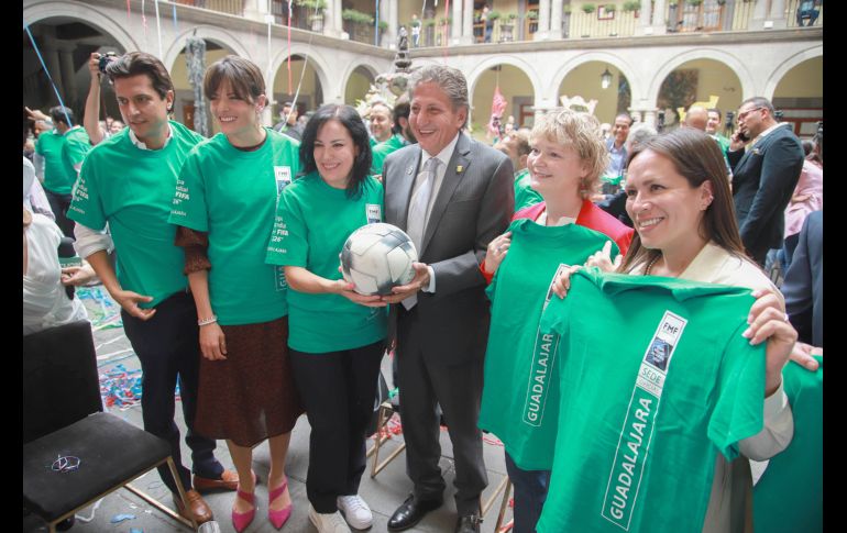 Juan Pablo Etchegaray, Andréa Blanco, Olimpia Cabral, Juan José Frangie, Eliza Al-Laham y Vanessa Pérez. GENTE BIEN JALSCO/Antonio Martínez
