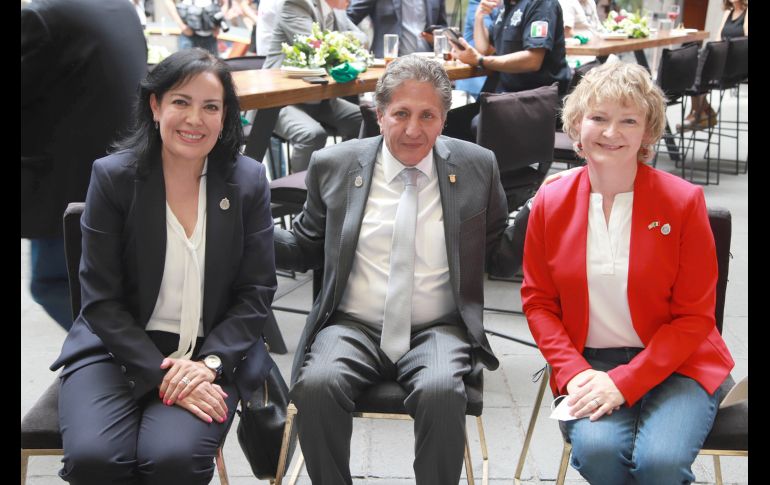 Olimpia Cabral, Juan José Frangie y Eliza Al-Laham. GENTE BIEN JALSCO/Antonio Martínez