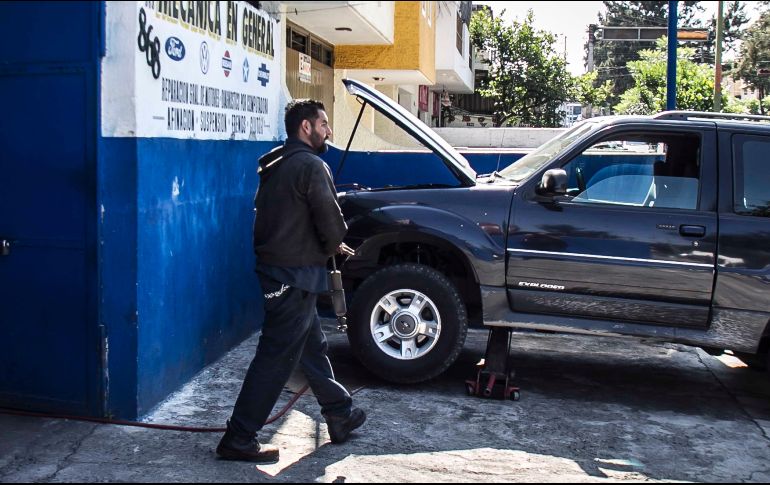 En cuanto a precio, el gasto por visita en el distribuidor es más alto, con 3 mil 463 pesos por visita; mientras que en los talleres independientes el ticket promedio del servicio es de 2 mil 432 pesos. EL INFORMADOR / ARCHIVO