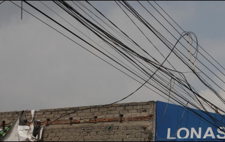 En mayo pasado, un accidente vial que involucró cableado suelto provocó la muerte de un hombre en el cruce de las calles General Coronado y Hospital. EL INFORMADOR/ARCHIVO