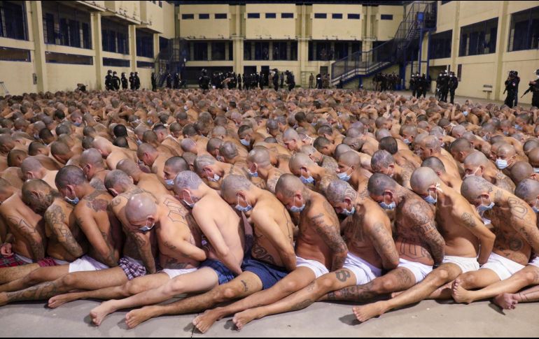 Resaltan que la captura de pandilleros ha logrado reducir los índices de homicidios, extorsiones, tenencia de armas y drogas. AP/ARCHIVO