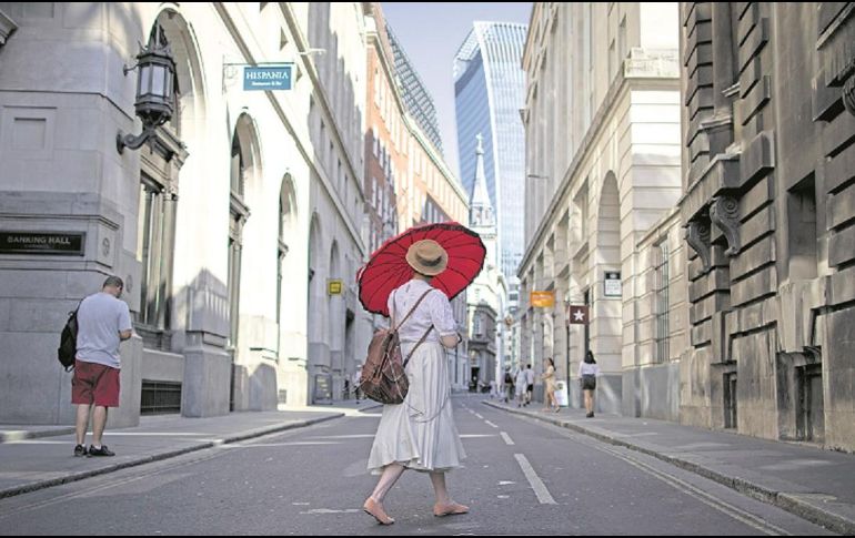 Según cifras de Met Office, es la temperatura más alta jamás registrada en Londres. EFE