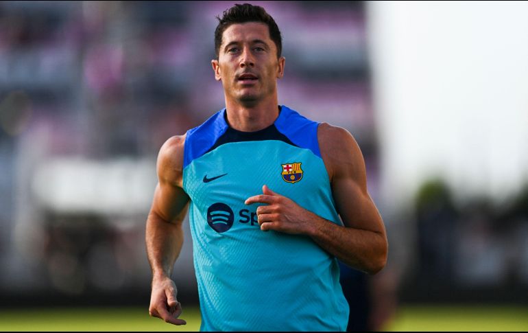 Robert Lewandowski ya entrena al parejo de sus compañeros del primer equipo culé. AP/C. Khanna