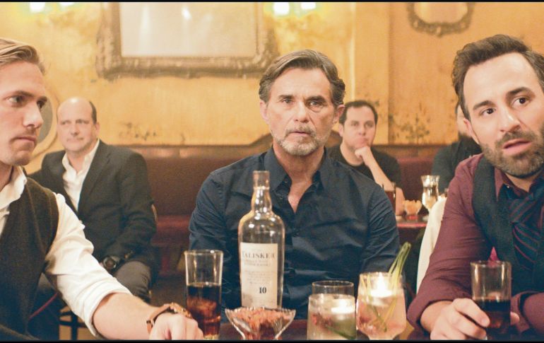 Es lo que proyecta Adrián Zurita en sus trabajos como escritor, algo que transmite ahora como director en su más reciente obra. En la imagen, parte del elenco encabezado por Humberto Zurita (izquierda). CORTESÍA