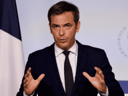 Olivier Véran portador de voz del gobierno francés, expuso a la ciudadanía la implementación de un plan de sobriedad energética. AFP / L. Marin