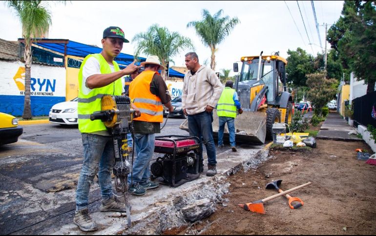 La obra va en tres tramos e incluye una carpeta asfáltica, banquetas y poner iluminación peatonal. ESPECIAL/Ayuntamiento de Guadalajara