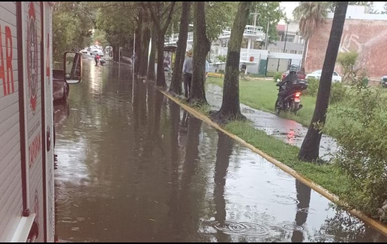 Hasta el momento no se reportan personas lesionadas por las inundaciones. ESPECIAL/Bomberos de Zapopan