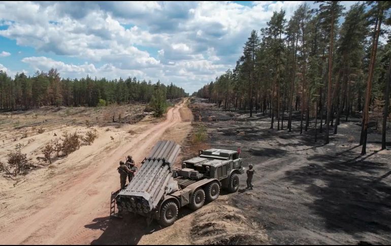 Este paquete también incluirá hasta 580 Phoenix Ghost, así como 36 mil cartuchos de munición de artillería y cuatro puestos blindados de comando de vehículosa. EFE/RUSSIAN DEFENCE MINISTRY