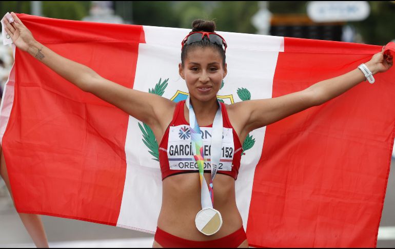 Una semana después de conquistar la prueba de marcha de los 20 kilómetros, Kimberly García hizo lo mismo ayer en los 35. EFE/K. Forsterling