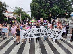 Mujeres salieron a las calles para exigir justicia por el asesinato de Luz Raquel, a quien le rociaron alcohol y luego la quemaron. Llegaron al Centro de Justicia para las Mujeres, ubicado en la colonia Jardines Alcalde, en Guadalajara. EL INFORMADOR/G. Gallo