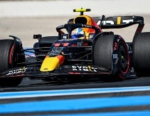 Quedaban sólo tres vueltas y “Checo” marchaba en el tercer sitio, pero el tapatío tuvo problemas tras el relanzamiento de la carrera. AFP / ARCHIVO