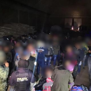 Migrantes: Autoridades rescatan 248 personas de una bodega en Jilotepec