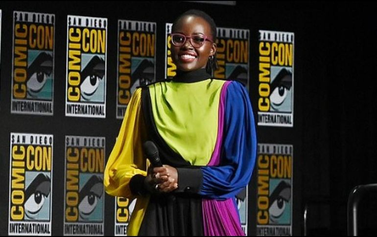 Lupita Nyong’o lució un atuendo del tapatío Alfredo Martínez. TWITTER/@Lupita_Nyongo