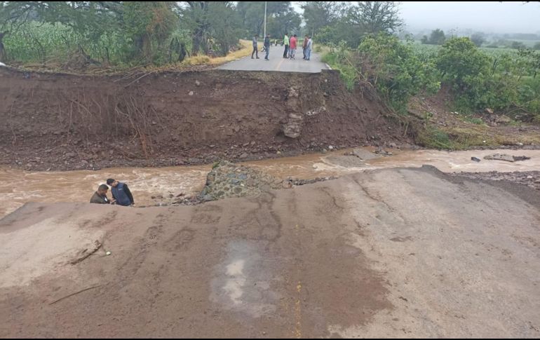 El reporte de una fuerte tormenta en el municipio se recibió alrededor de las 02:00 horas de la madrugada, debido a que varias vialidades se inundaron. ESPECIAL /