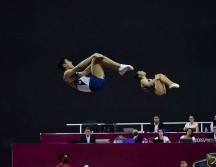 La dupla integrada por Aixa De León y Donovan Guevara, en la prueba sincronizados, categoría 15-16 de la gimnasia de trampolín, consiguió el oro 389. TWITTER/@codejalisco