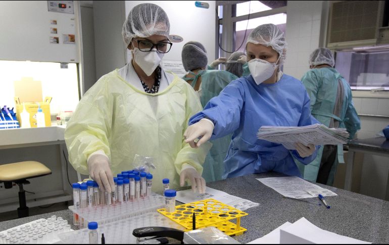 El primer artículo que publicó la revista Science analizó el patrón geográfico de los casos de COVID en el primer mes del brote, en diciembre de 2019, y mostró que los primeros contagios se aglomeraban alrededor del mercado Huanan. INFORMADOR/ ARCHIVO