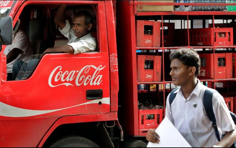 Los costos de la gaseosa más consumida en México han incrementado sus costos, pero también su demanda. AP/ ARCHIVO