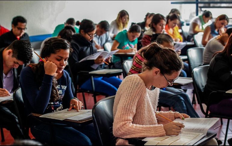 En total 55 mil 981 aspirantes a cursar una licenciatura presentaron su examen de admisión el pasado 21 de mayo en los diferentes centros de la red universitaria. EL INFORMADOR/ARCHIVO