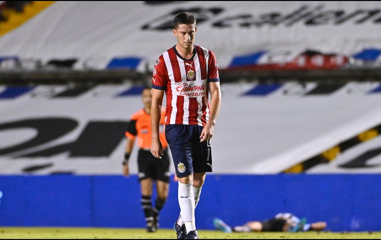 El delantero mexicano se perdió lo que pudo ser el 3-1 para Chivas, luego de un remate en el que le faltó decisión para definir. IMAGO7