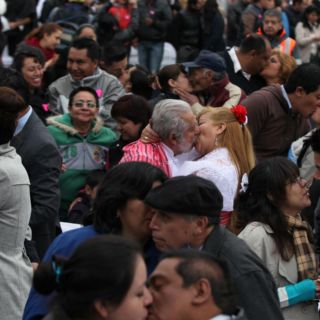 El beso romántico importado del Este pudo extender el herpes labial