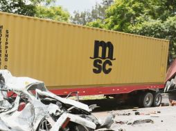 Tráiler sin frenos mata a uno y lesiona a siete